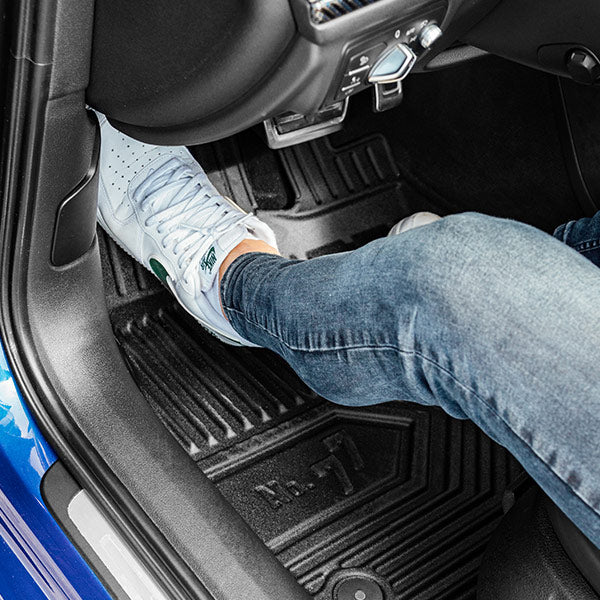 MEGERŐSÍTETT GUMIFELÜLET A PEDÁL FELÜLETÉN