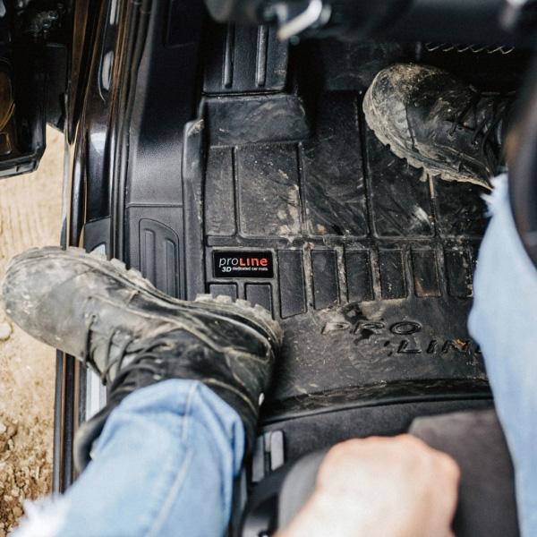 MEGERŐSÍTETT GUMIFELÜLET A PEDÁL FELÜLETÉN