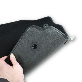 Szövetszőnyegek (fekete) Seat Exeo, gyártmány 2009 - 2013, kombi karosszéria, kerek rögzítő rendszer | 1070954BLACK